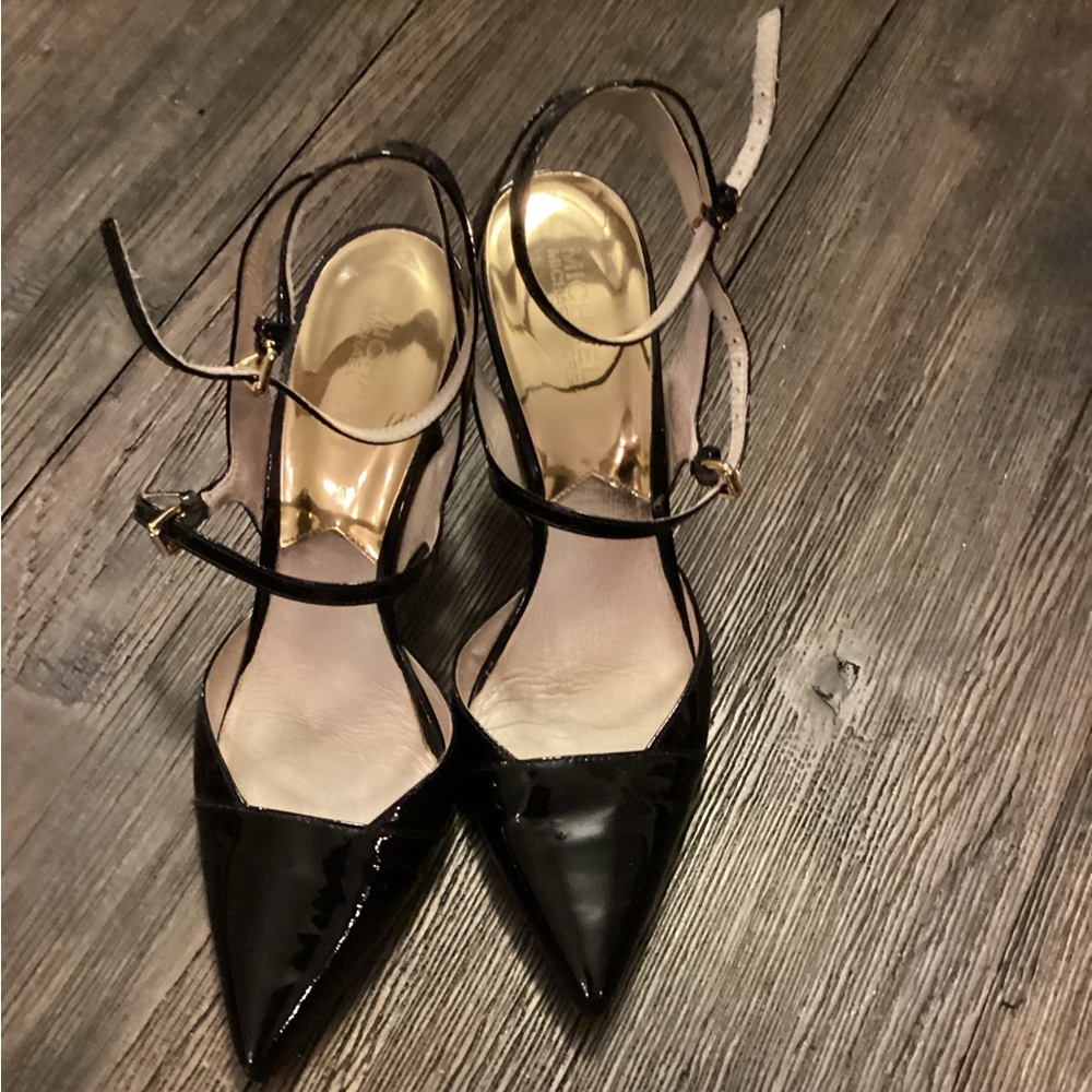 Michael Kors heels size 9.5. Pointed toe with ankle straps.